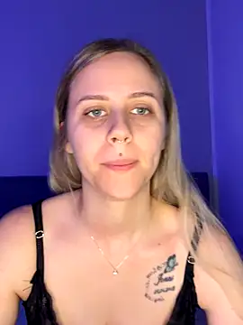 Snapshot of lunawolf21 chatting on December 19, 7:22 am lunawolf21 online show from December 19, 7:22 am