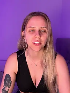 Snapshot of lunawolf21 chatting on February 27, 7:19 am lunawolf21 online show from February 27, 7:19 am