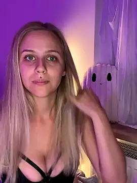 lunawolf21 online show from October 25, 5:24 pm