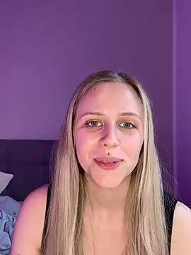 lunawolf21 online show from March 10, 8:17 am