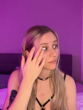 lunawolf21 online show from January 17, 8:13 am