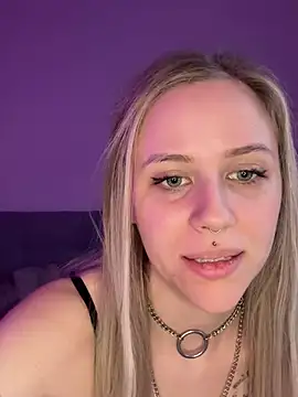 lunawolf21 online show from February 23, 7:11 am