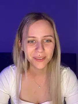 Snapshot of lunawolf21 chatting on December 23, 7:29 am lunawolf21 online show from December 23, 7:29 am