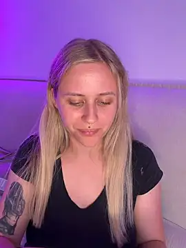 lunawolf21 online show from June 17, 7:24 pm