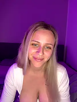 lunawolf21 online show from November 26, 7:47 pm