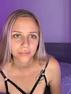 lunawolf21 online show from September 18, 6:27 am