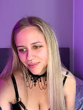 lunawolf21 online show from October 15, 7:27 am