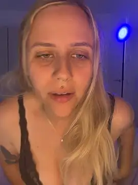 lunawolf21 online show from July 20, 6:43 am