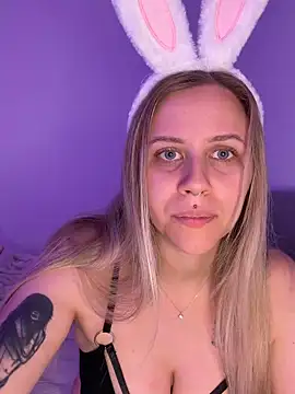 Snapshot of lunawolf21 chatting on April 2, 6:42 am lunawolf21 online show from April 2, 6:42 am