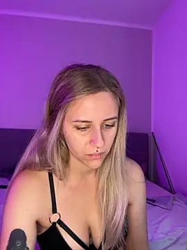 lunawolf21 online show from November 13, 7:34 am