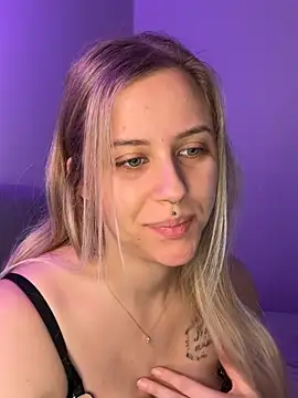 Snapshot of lunawolf21 chatting on February 4, 7:25 am lunawolf21 online show from February 4, 7:25 am