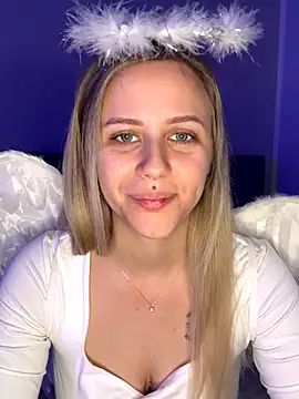 lunawolf21 online show from December 5, 7:29 am