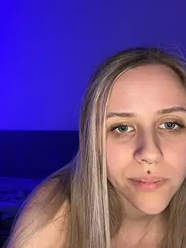 lunawolf21 online show from February 18, 5:42 pm