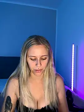 lunawolf21 online show from September 25, 6:19 am