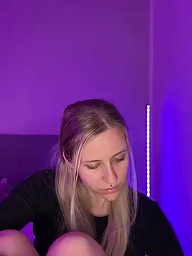 lunawolf21 online show from March 3, 5:41 pm