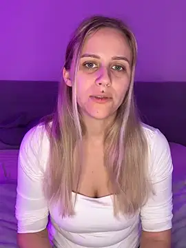 lunawolf21 online show from November 20, 7:42 am