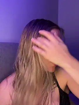 Snapshot of lunawolf21 chatting on February 2, 7:57 pm lunawolf21 online show from February 2, 7:57 pm