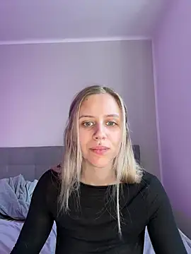 lunawolf21 online show from March 11, 7:14 am