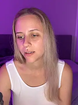 lunawolf21 online show from October 13, 7:04 pm