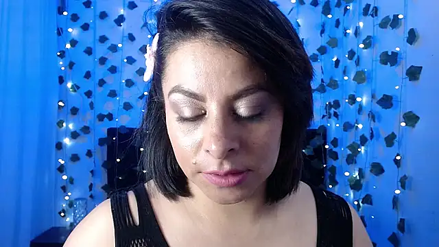 Snapshot of daphne_29 chatting on December 16, 7:54 pm daphne 29 online show from December 16, 7:54 pm