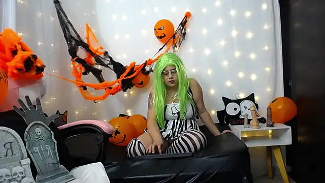 Snapshot of Niuk_mei chatting on October 28, 7:24 pm Niuk mei online show from October 28, 7:24 pm