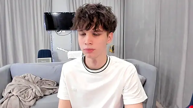 Im Shine Guy online show from January 3, 8:43 pm