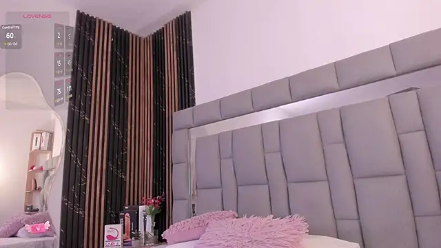 Snapshot of vivianne_scott chatting on November 13, 12:09 pm vivianne scott online show from November 13, 12:09 pm