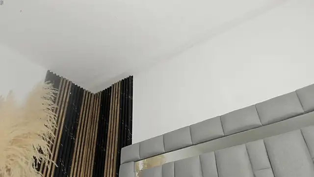 vivianne scott online show from April 13, 2:54 pm