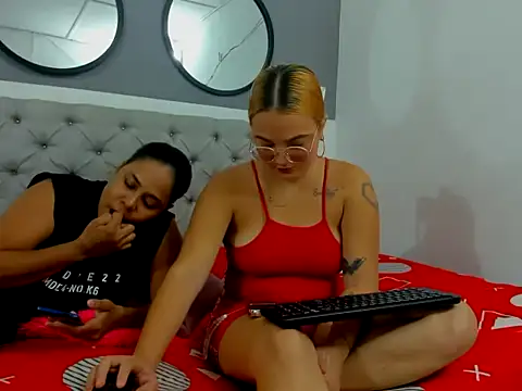 Snapshot of Lunaynick chatting on October 25, 9:59 pm Lunaynick online show from October 25, 9:59 pm