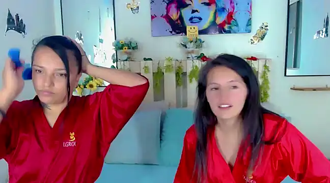 Sharon et Khloe12 online show from December 18, 8:47 pm