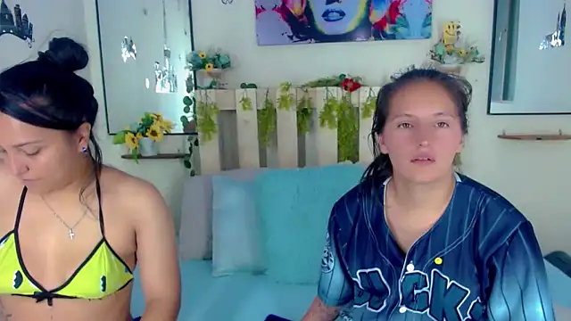 Sharon et Khloe12 online show from December 16, 9:52 pm