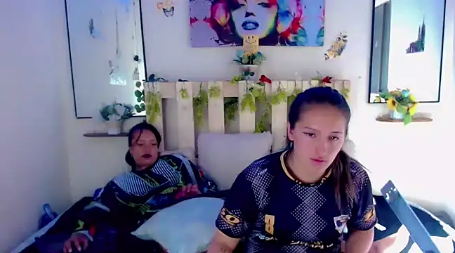 Sharon et Khloe12 online show from January 16, 11:04 am