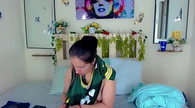 Sharon et Khloe12 online show from December 10, 12:49 pm