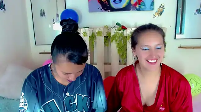 Sharon et Khloe12 online show from December 31, 8:15 am