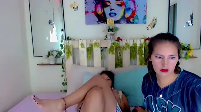 Sharon et Khloe12 online show from January 18, 4:59 am