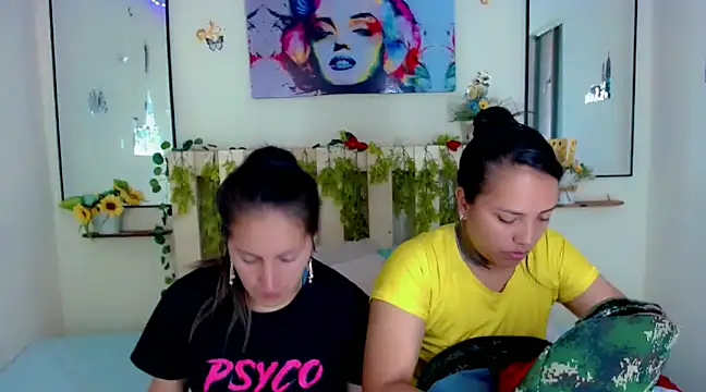 Sharon et Khloe12 online show from December 4, 1:14 pm