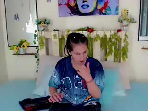 Sharon et Khloe12 online show from December 15, 3:24 am