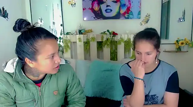 Sharon et Khloe12 online show from January 7, 4:50 am