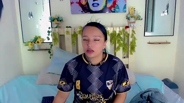 Sharon et Khloe12 online show from December 17, 4:23 am