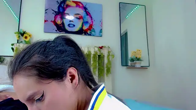 Sharon et Khloe12 online show from January 23, 8:36 am