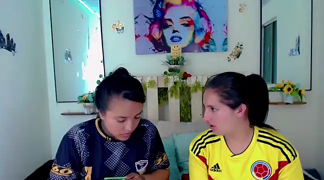 Sharon et Khloe12 online show from January 9, 11:14 am