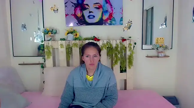 Sharon et Khloe12 online show from December 7, 2:58 am