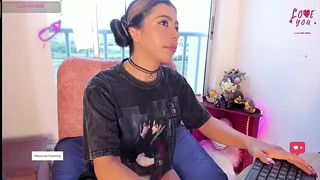 AndreaVelasco online show from April 19, 5:14 pm