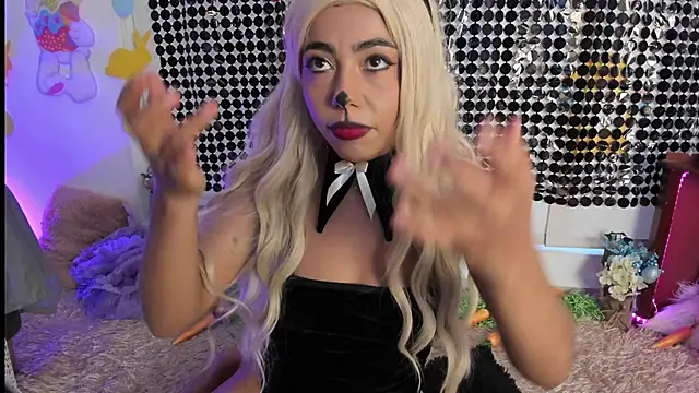 AndreaVelasco online show from April 7, 6:10 pm