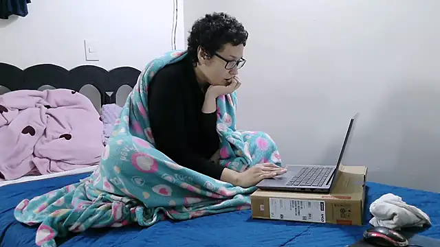 luxandracon23 online show from March 25, 1:10 pm