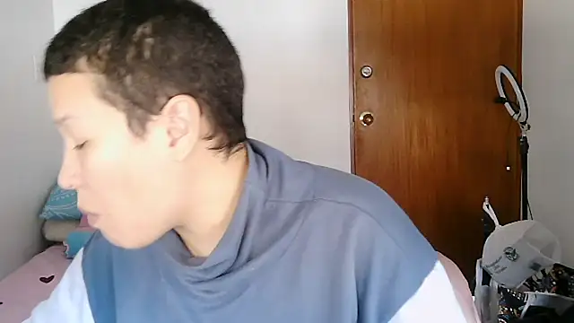 luxandracon23 online show from January 8, 8:26 pm