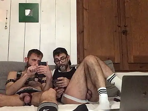 Snapshot of trebord77 chatting on December 21, 7:56 am trebord77 online show from December 21, 7:56 am