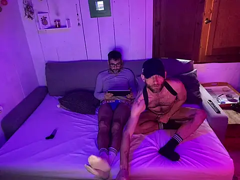 Snapshot of trebord77 chatting on December 21, 3:20 pm trebord77 online show from December 21, 3:20 pm