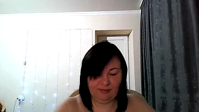 EmiliaLooo online show from February 27, 4:01 am