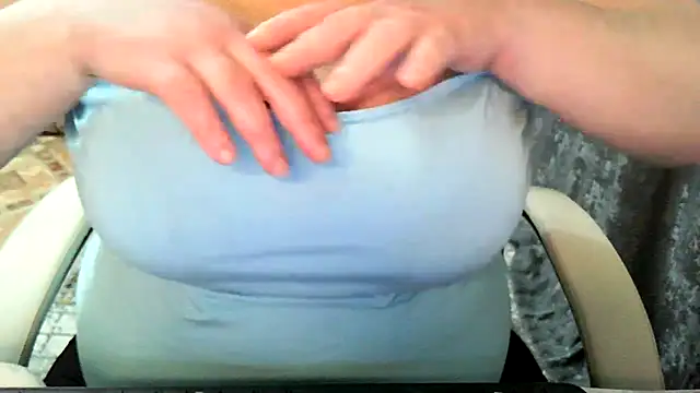 EmiliaLooo online show from April 5, 3:46 am